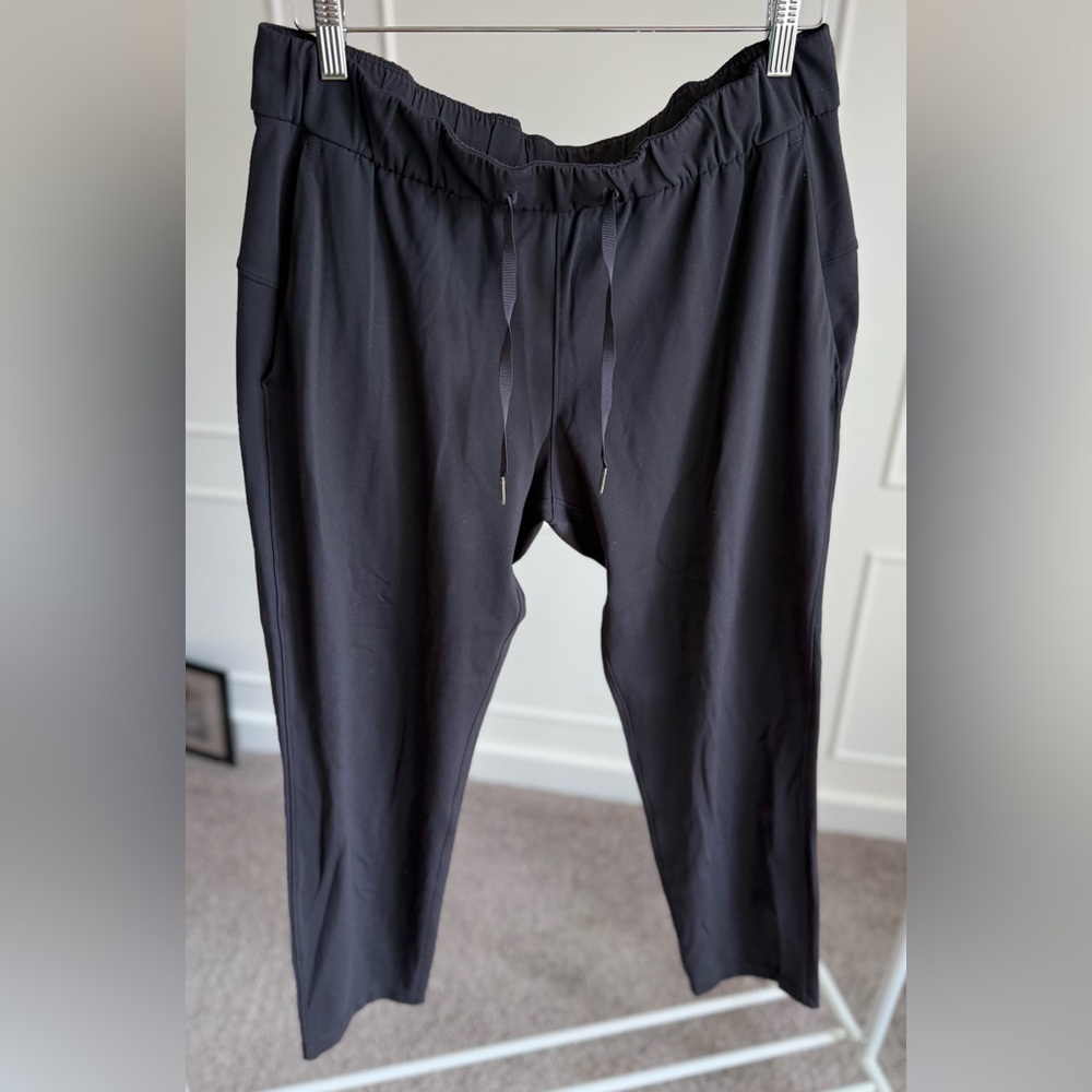 Lululemon 7/8 length Black Drawstring Pants